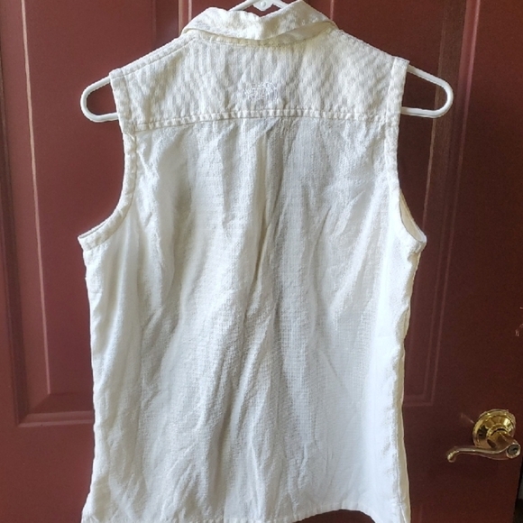The North Face Cream Sleeveless Button-Up Top - Picture 7 of 7